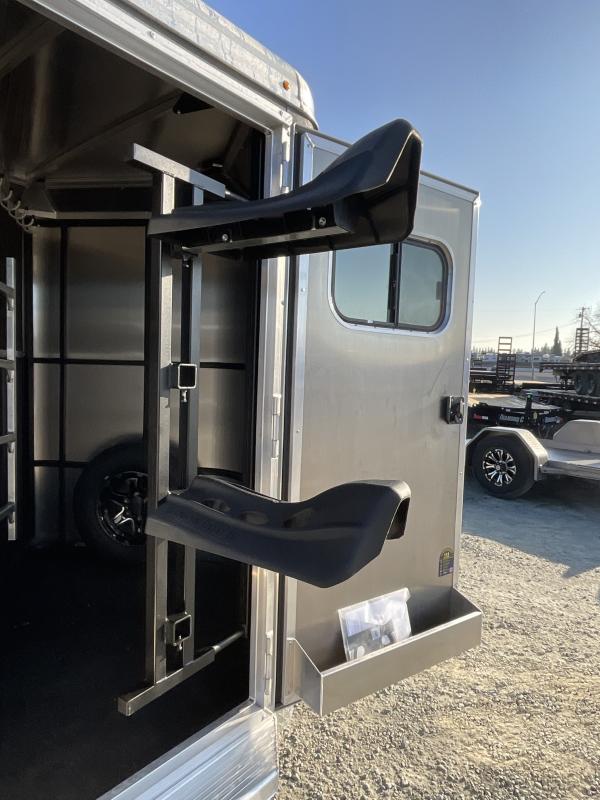 NEW 2023 Logan Coach BULLSEYE2BP Bullseye 2 Horse Trailer With Ramp