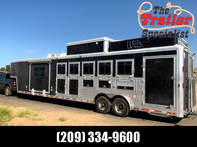 USED 2004 5 Horse Hart 14' Living Quarters with Bunk Beds and Slide Out