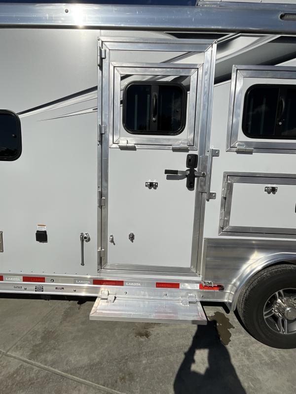 NEW 2023 Lakota C839DR Charger 3 Horse 8' Wide With 9' LQ Space GN LQ