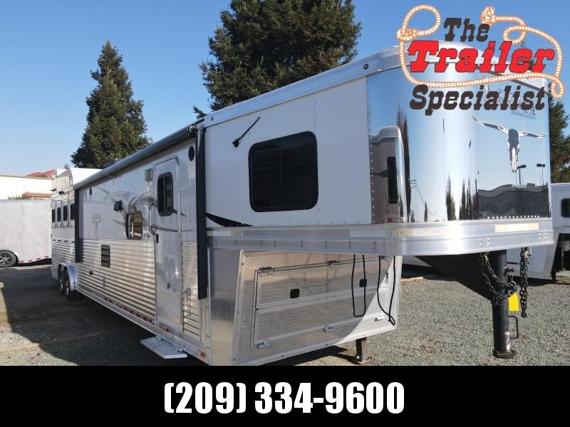 USED 2014 Lakota 4H Bighorn LQ Horse Trailer USED 2014 Lakota 4H Bighorn LQ Horse Trailer