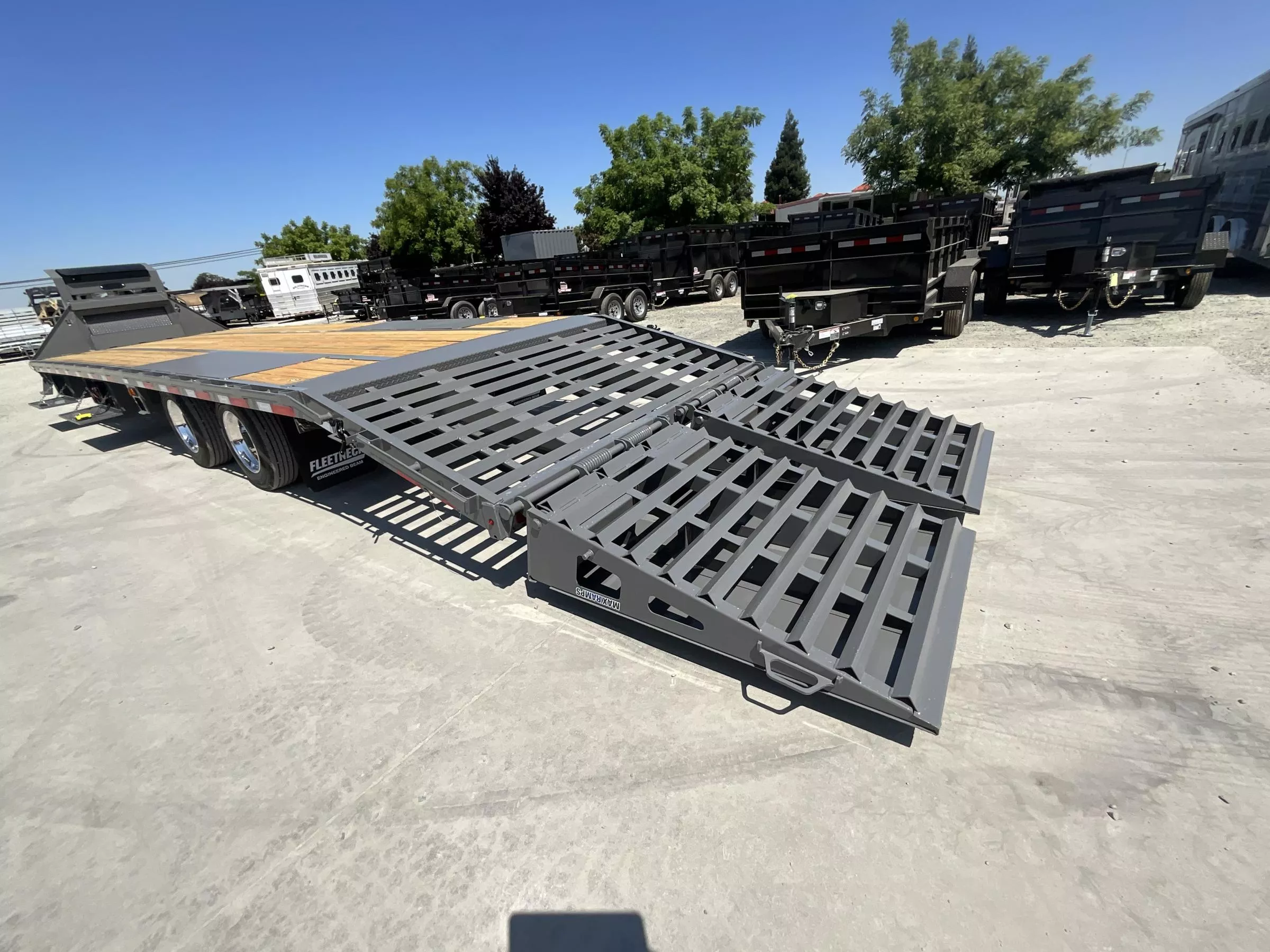 NEW 2025 Diamond C Trailers FMAX216L32X102MR  102"X32' 40K GVW GN Equipment Trailer rKSUmez85z0n