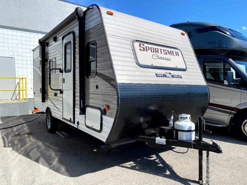 2018 Kz SPORTSMEN CLASSIC 181BH 2018 Kz SPORTSMEN CLASSIC 181BH