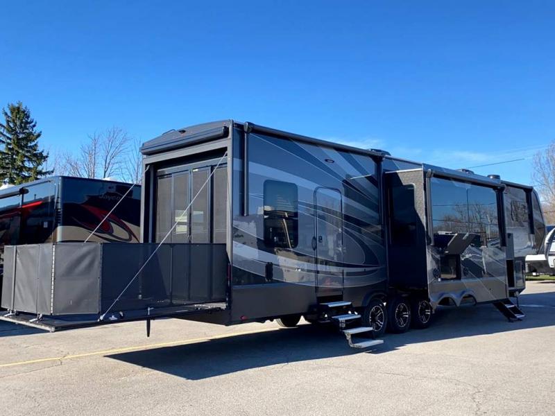 2021 Grand Design RV MOMENTUM 397TH 2021 Grand Design RV MOMENTUM 397TH