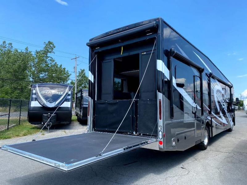 2023 Thor Motor Coach OUTLAW 38KB 2023 Thor Motor Coach OUTLAW 38KB