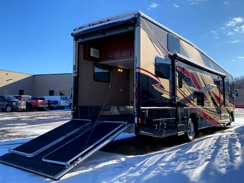 2015 Thor Motor Coach OUTLAW 37LS 2015 Thor Motor Coach OUTLAW 37LS