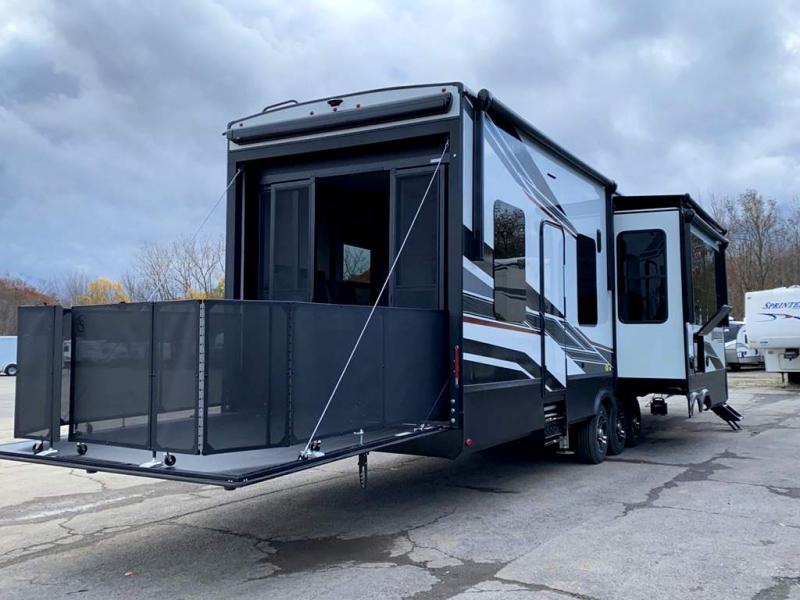 2022 Grand Design RV MOMENTUM M-CLASS 395MS 2022 Grand Design RV MOMENTUM M-CLASS 395MS