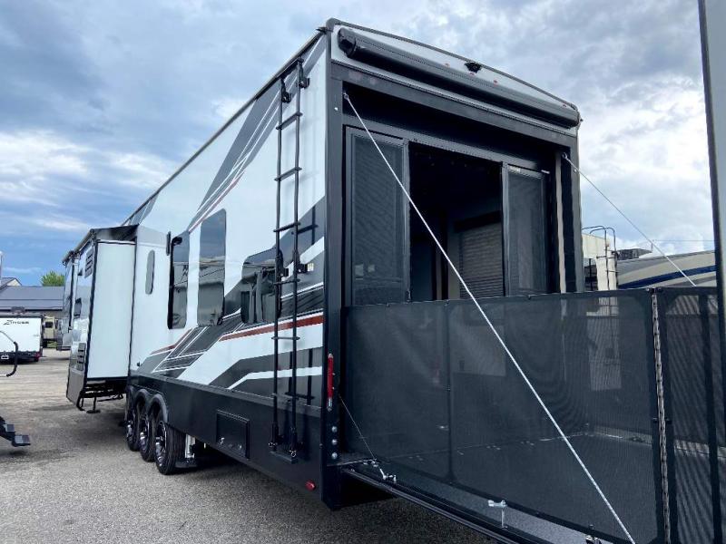 2022 Grand Design RV MOMENTUM M-CLASS 381M 2022 Grand Design RV MOMENTUM M-CLASS 381M
