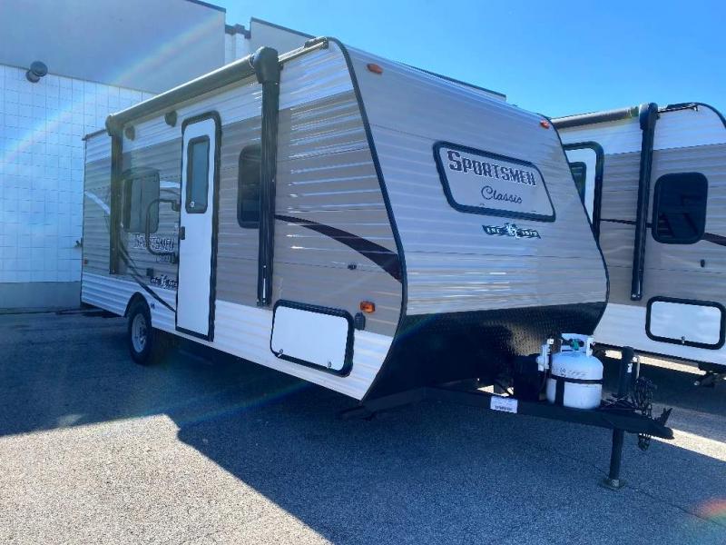 2019 KZ-RV SPORTSMEN CLASSIC 180QB 2019 KZ-RV SPORTSMEN CLASSIC 180QB