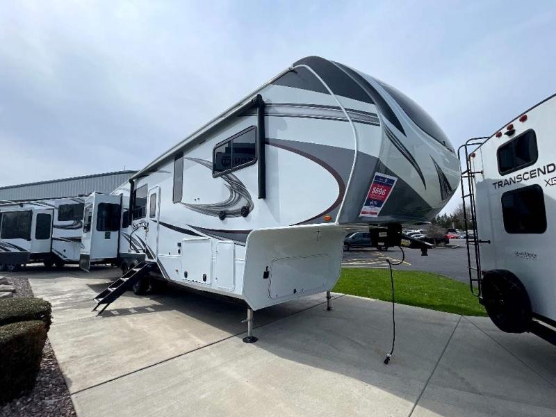 2022 Grand Design RV SOLITUDE S-CLASS 3330RE 2022 Grand Design RV SOLITUDE S-CLASS 3330RE
