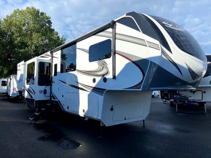 2023 Grand Design RV SOLITUDE 390RK 2023 Grand Design RV SOLITUDE 390RK