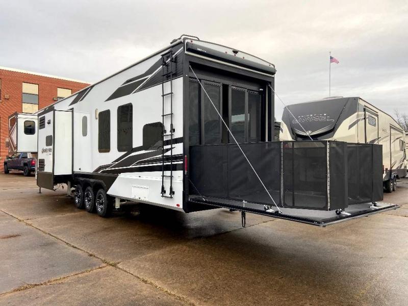 2023 Grand Design RV MOMENTUM M-CLASS 381MS 2023 Grand Design RV MOMENTUM M-CLASS 381MS