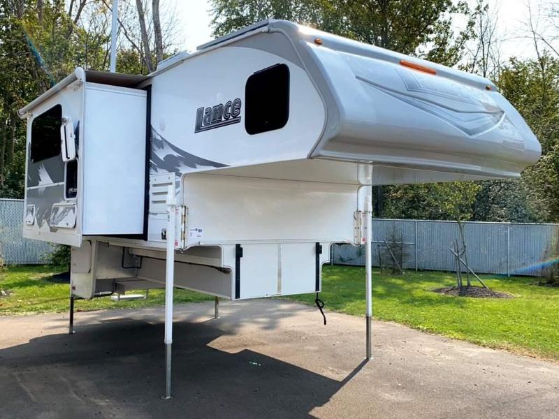 2019 Lance Long Bed 1062 2019 Lance Long Bed 1062