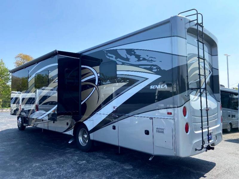 used Camper / RV Jayco Seneca for sale, in North Tonawanda, NY Thumbnail 3