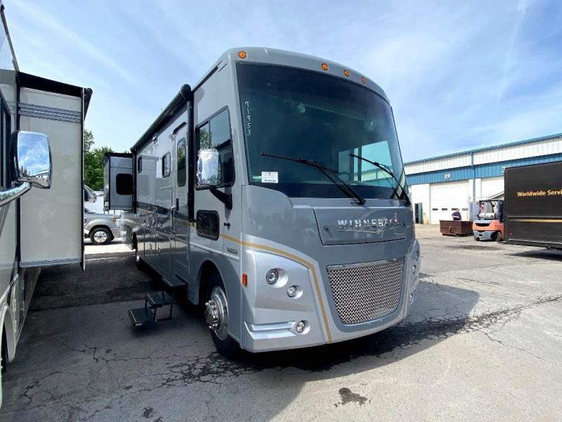 2022 Winnebago ADVENTURER 35F 2022 Winnebago ADVENTURER 35F