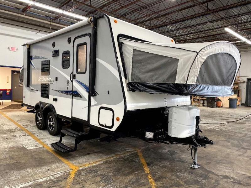 2017 Jayco JAY FEATHER 7 17XFD 2017 Jayco JAY FEATHER 7 17XFD