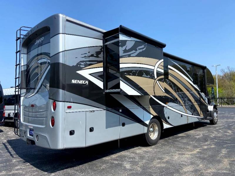 used Camper / RV Jayco Seneca for sale, in North Tonawanda, NY Thumbnail 4