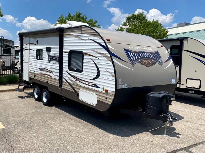 2018 Forest River Wildwood Xlite 233RBXL - Sturtevant, WI - 13905A - Burlington RV Superstore 2018 Forest River Wildwood Xlite 233RBXL - Sturtevant, WI - 13905A - Burlington RV Superstore