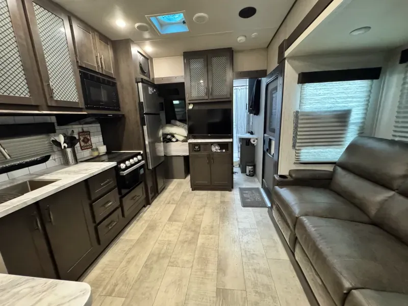 used Toy Haulers Grand Design RV Momentum G-Class for sale, in Tucson, AZ Thumbnail 2