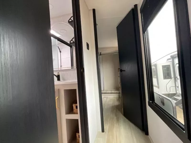 new Fifth Wheel Trailers Forest River Wildwood Heritage Glen for sale, in Laredo, TX Thumbnail 24