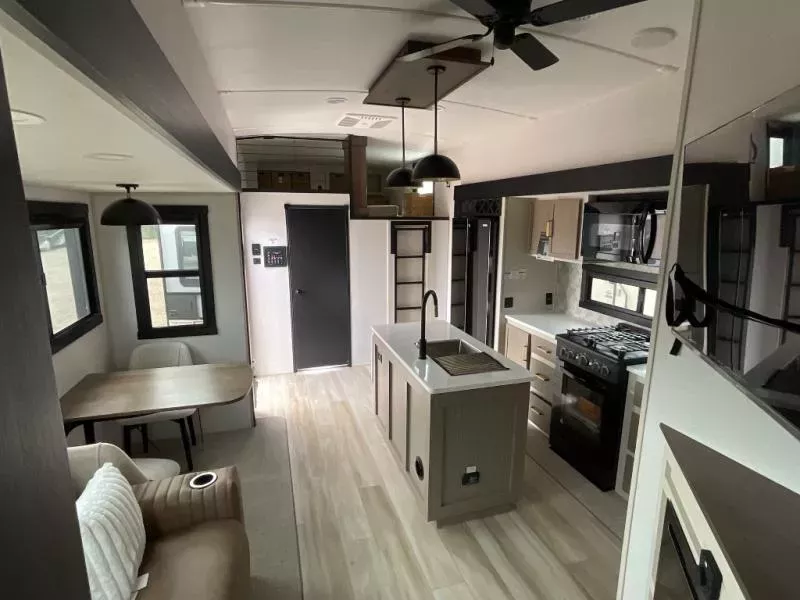 new Fifth Wheel Trailers Forest River Wildwood Heritage Glen for sale, in Laredo, TX Thumbnail 35
