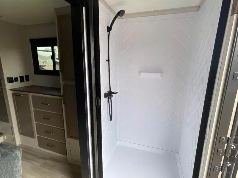 new Fifth Wheel Trailers Forest River Wildwood Heritage Glen for sale, in Laredo, TX Thumbnail 40