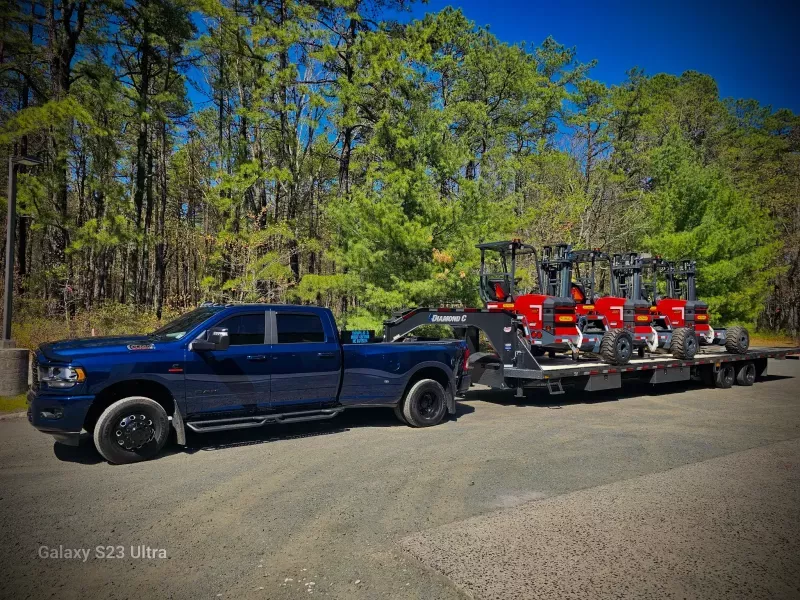 2025 Diamond C Trailers FMAX216 40ft Air Ride Gooseneck Flatbed Dovetail Ramp