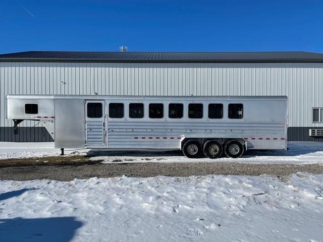 2015 Kiefer Manufacturing 732 -8H Horse Trailer 2015 Kiefer Manufacturing 732 -8H Horse Trailer