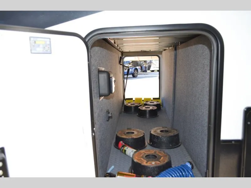 used Fifth Wheel Trailers Coachmen Brookstone for sale, in Titusville, FL Thumbnail 31