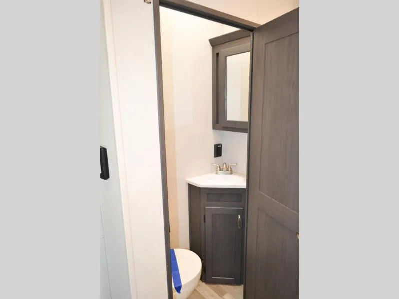 used Fifth Wheel Trailers Coachmen Brookstone for sale, in Titusville, FL Thumbnail 19