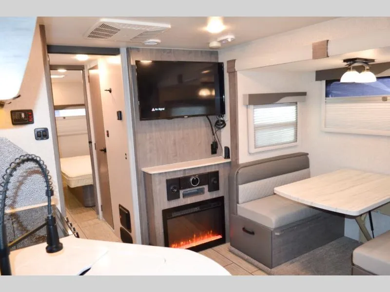 used Travel Trailers Lance Lance Travel Trailers for sale, in Titusville, FL Thumbnail 5