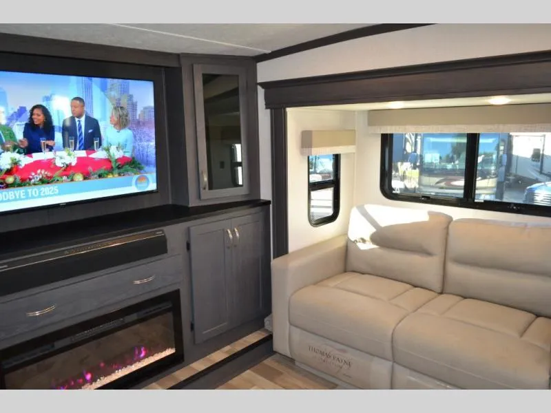 used Fifth Wheel Trailers Coachmen Brookstone for sale, in Titusville, FL Thumbnail 7