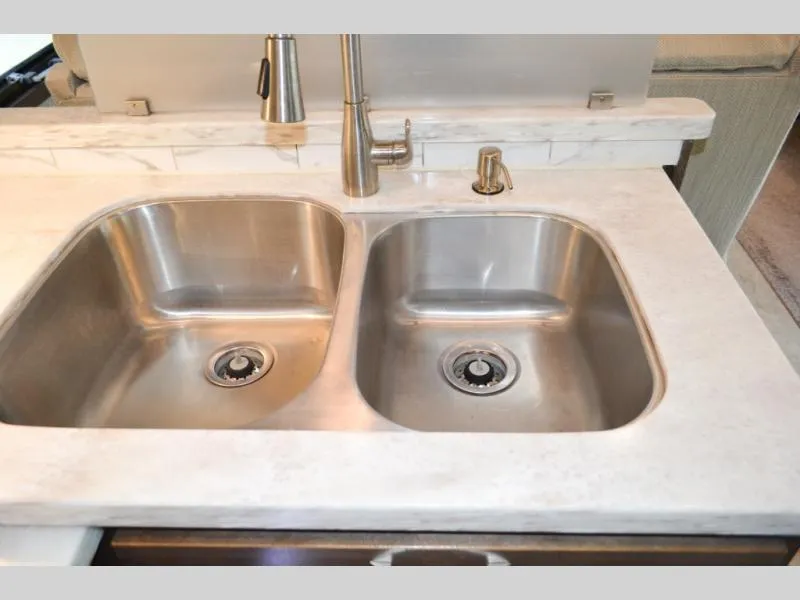 used Fifth Wheel Trailers Forest River Cedar Creek Hathaway Edition for sale, in Titusville, FL Thumbnail 17