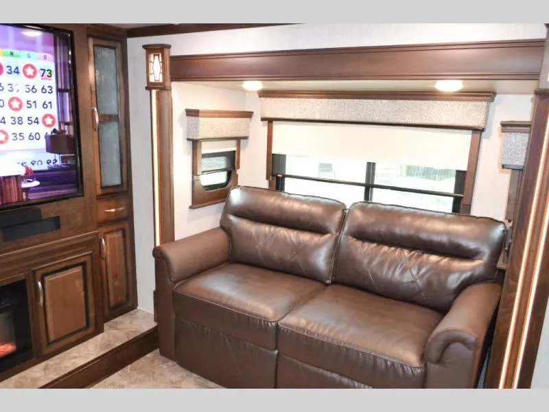 used Fifth Wheel Trailers Heartland RV Landmark 365 for sale, in Titusville, FL Thumbnail 8