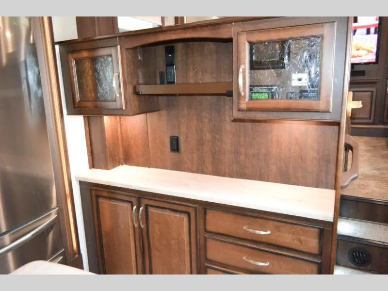 used Fifth Wheel Trailers Heartland RV Landmark 365 for sale, in Titusville, FL Thumbnail 17