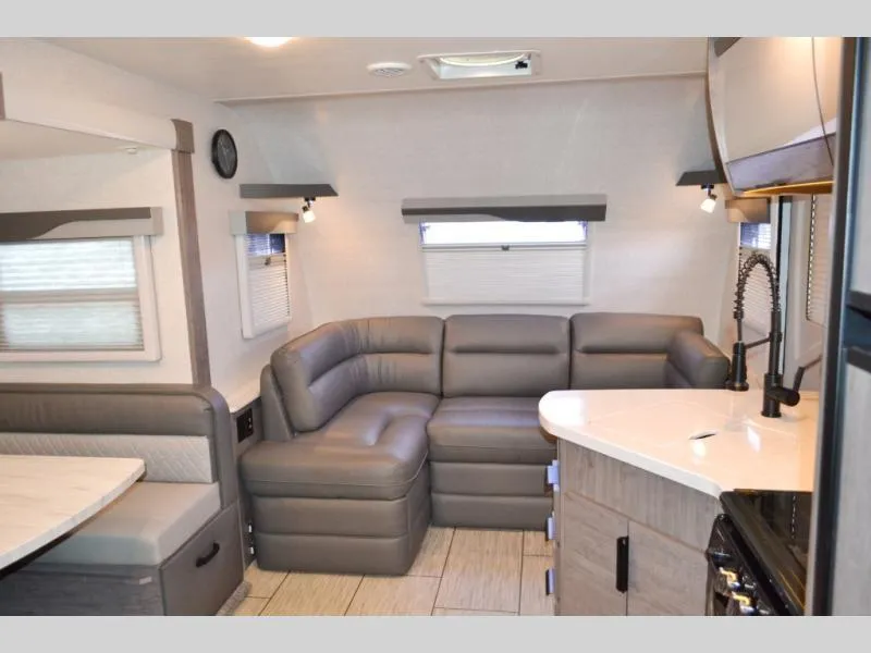 used Travel Trailers Lance Lance Travel Trailers for sale, in Titusville, FL Thumbnail 6