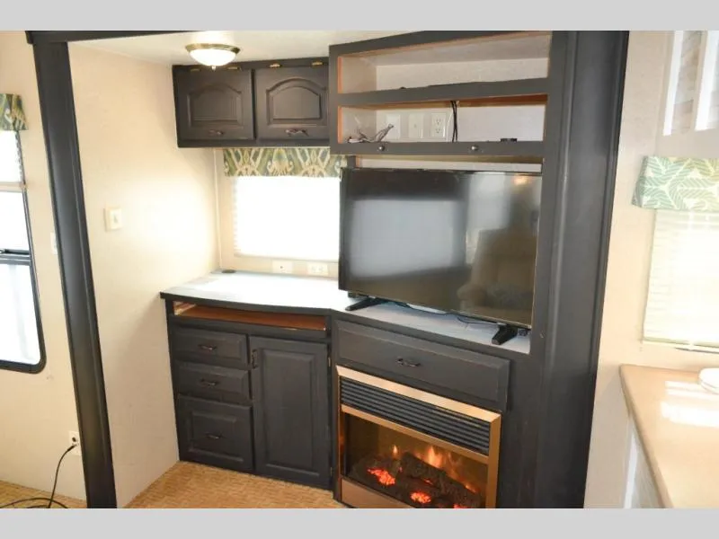 used Fifth Wheel Trailers Carriage Inc. Cameo for sale, in Titusville, FL Thumbnail 9