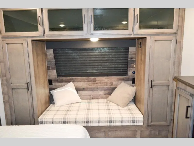used Travel Trailers Venture SportTrek Touring Edition for sale, in Titusville, FL Thumbnail 27