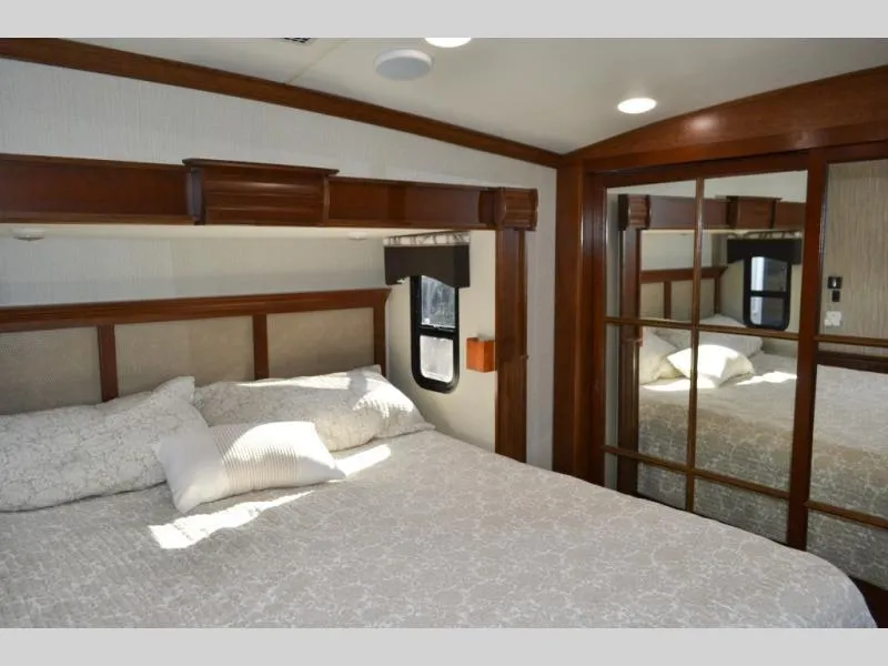 used Fifth Wheel Trailers Forest River Cardinal for sale, in Titusville, FL Thumbnail 26