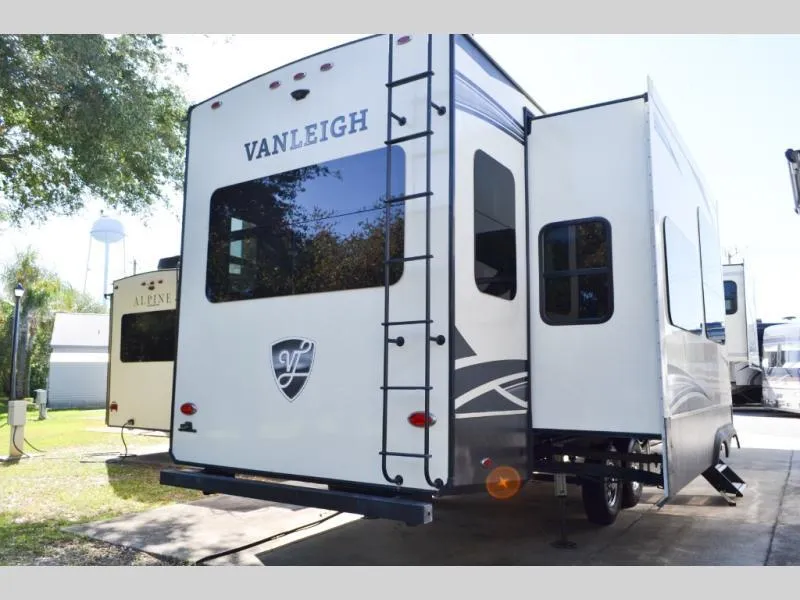 used Travel Trailers Vanleigh RV Vilano for sale, in Titusville, FL Thumbnail 4