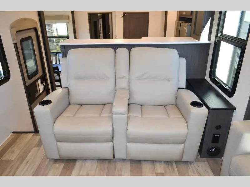 used Fifth Wheel Trailers Coachmen Brookstone for sale, in Titusville, FL Thumbnail 8