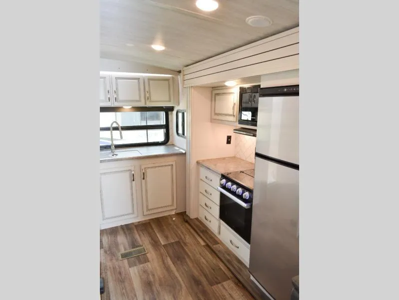 used Travel Trailers Keystone RV Cougar Half-Ton for sale, in Titusville, FL Thumbnail 9