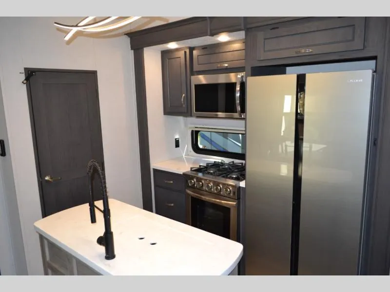 used Fifth Wheel Trailers Coachmen Brookstone for sale, in Titusville, FL Thumbnail 9