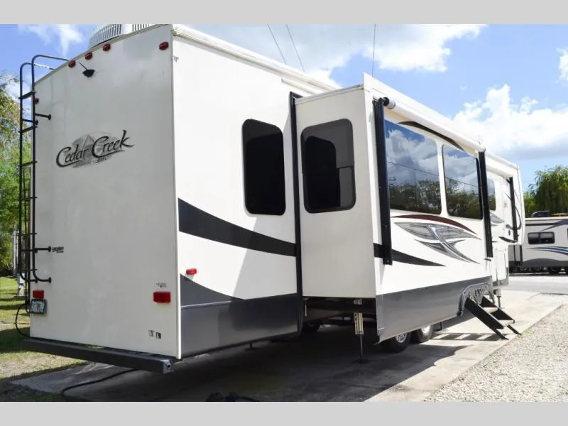 used Travel Trailers Forest River Cedar Creek Hathaway Edition for sale, in Titusville, FL Thumbnail 4