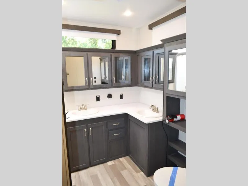 used Fifth Wheel Trailers Coachmen Brookstone for sale, in Titusville, FL Thumbnail 26