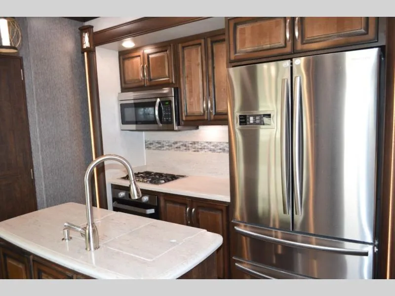 used Fifth Wheel Trailers Heartland RV Landmark 365 for sale, in Titusville, FL Thumbnail 9