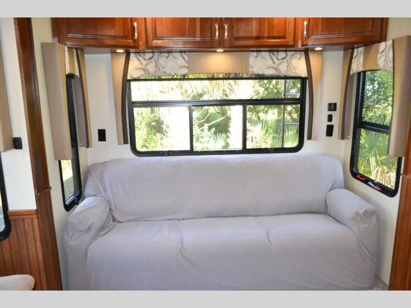used Fifth Wheel Trailers Forest River Cardinal for sale, in Titusville, FL Thumbnail 7
