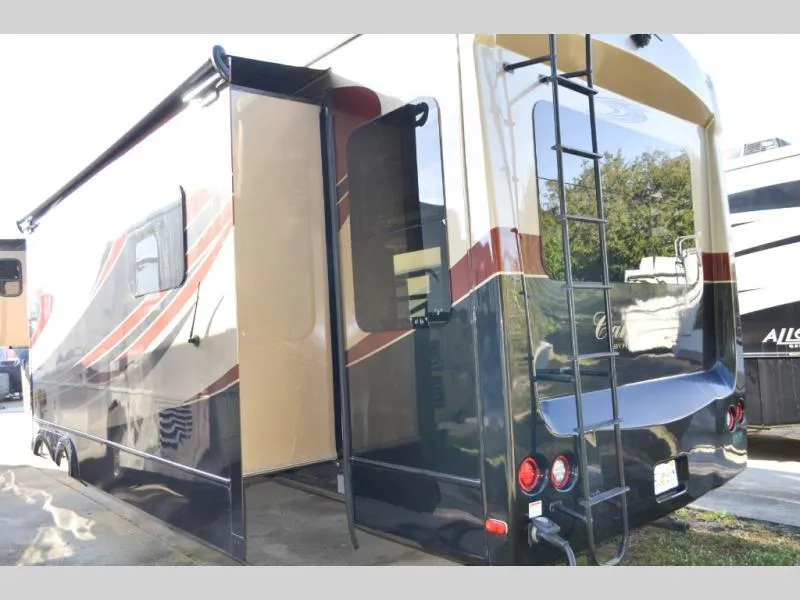 used Fifth Wheel Trailers Forest River Cardinal for sale, in Titusville, FL Thumbnail 5