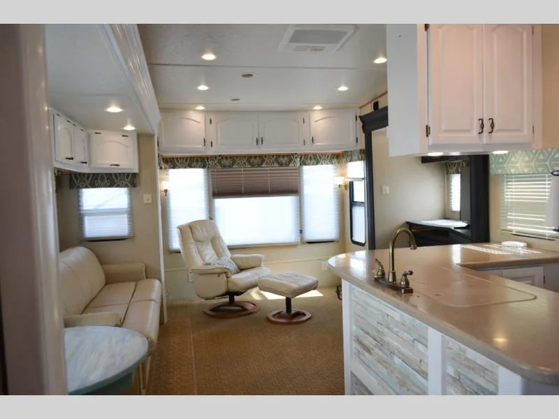 used Fifth Wheel Trailers Carriage Inc. Cameo for sale, in Titusville, FL Thumbnail 6