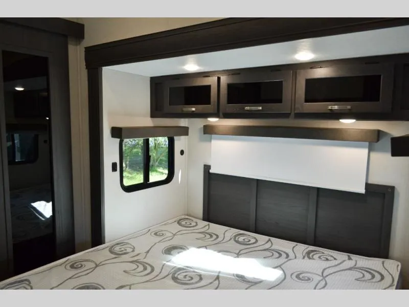 used Fifth Wheel Trailers Coachmen Brookstone for sale, in Titusville, FL Thumbnail 21