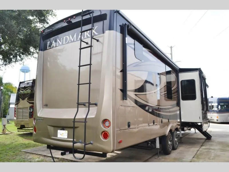 used Fifth Wheel Trailers Heartland RV Landmark 365 for sale, in Titusville, FL Thumbnail 4